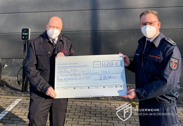 Feuerwehr spendet für von der Flut betroffene Kamerad*innen