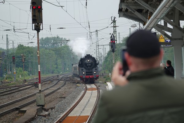 Betanken einer alten Dampflok