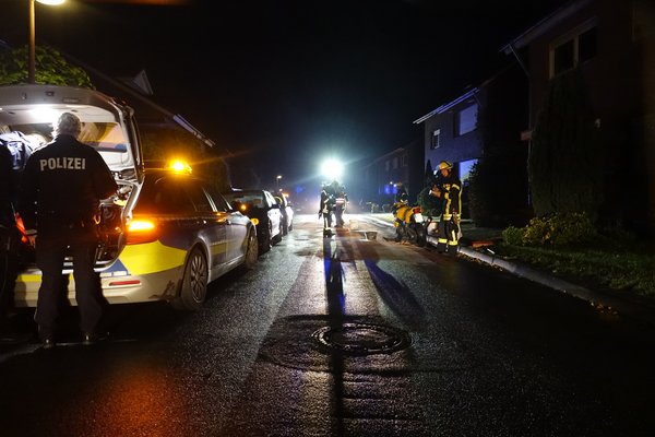 Ölspur wird in der Nacht weggefegt.